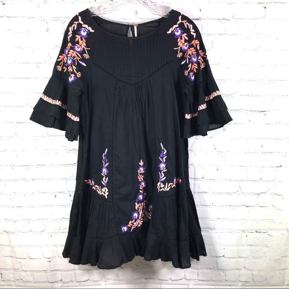Free People Boho Embroidered Floral Ruffle Dress Size Small‎ Black Pink Lavender